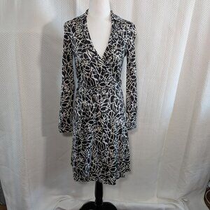 Diane Von Furstenberg Jeanne 100% Silk Jersey Wrap Dress Black & White Size 2